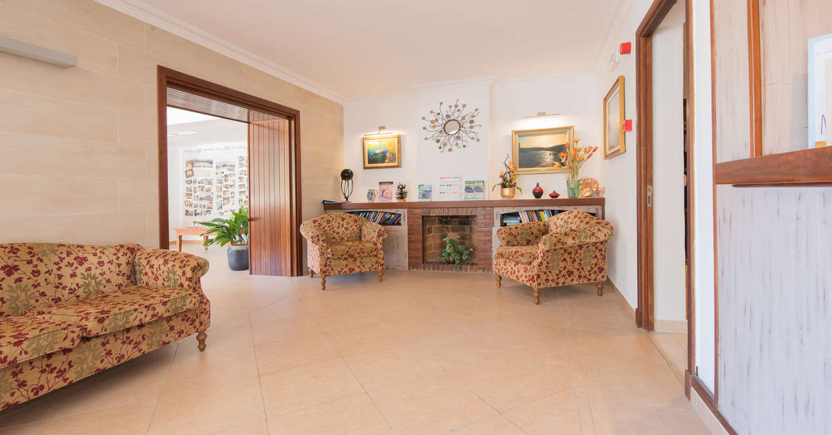 Een foto van het interieur van Playa Mondrago