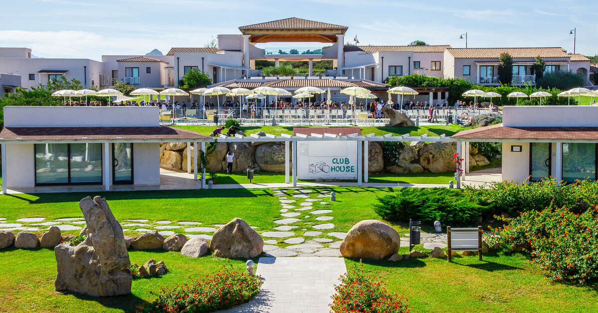 Ein Foto von der Außenansicht des Resort Grande Baia