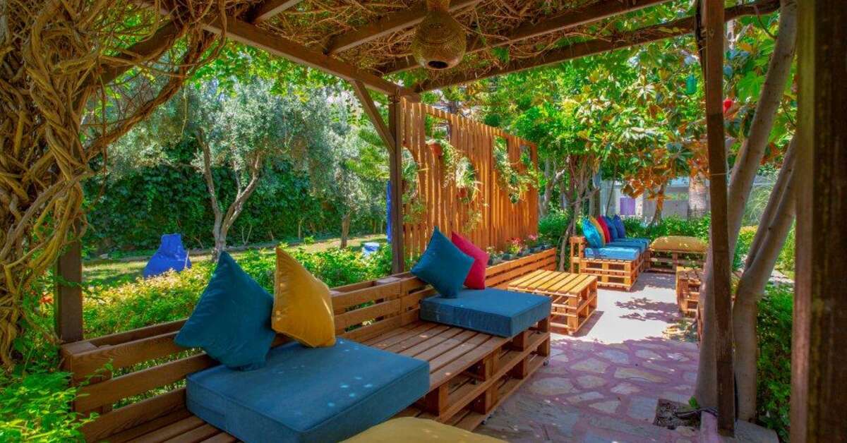 Een foto van het terras bij Telatiye Resort
