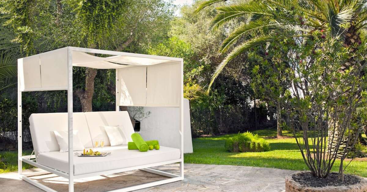 Een foto van het terras bij Melia Cala d'Or Boutique Hotel