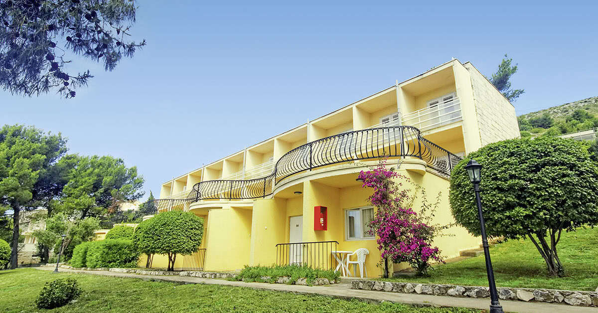 Een foto van de buitenkant van Hotel Val