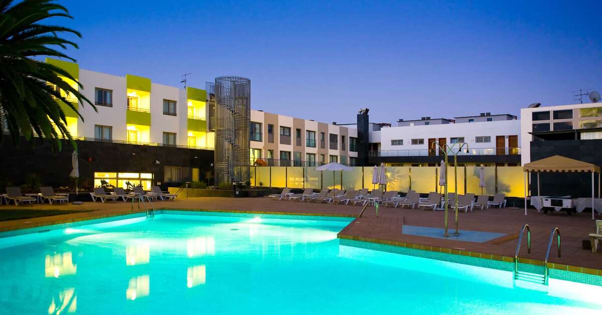 Een foto van het zwembad bij Hotel Livvo Corralejo Beach