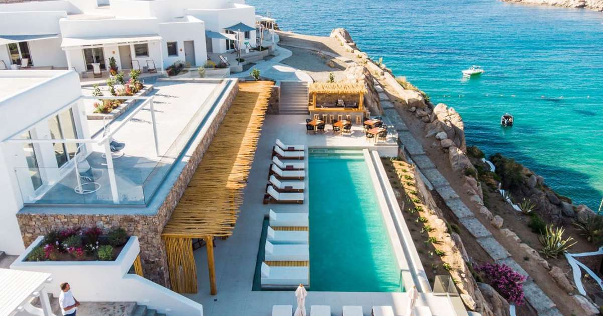 Een foto van het zwembad bij Super Paradise Suites