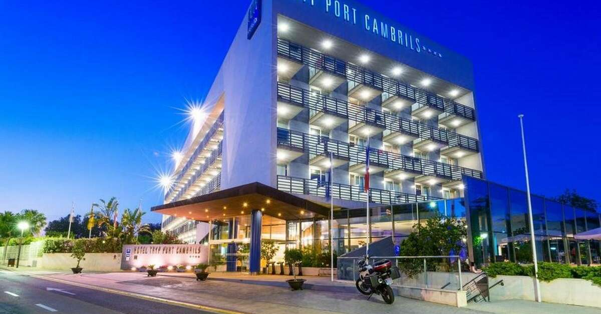 Een foto van de buitenkant van Sol Port Cambrils Hotel