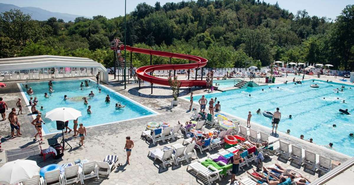 Een foto van het zwembad bij hu Norcenni Girasole Village