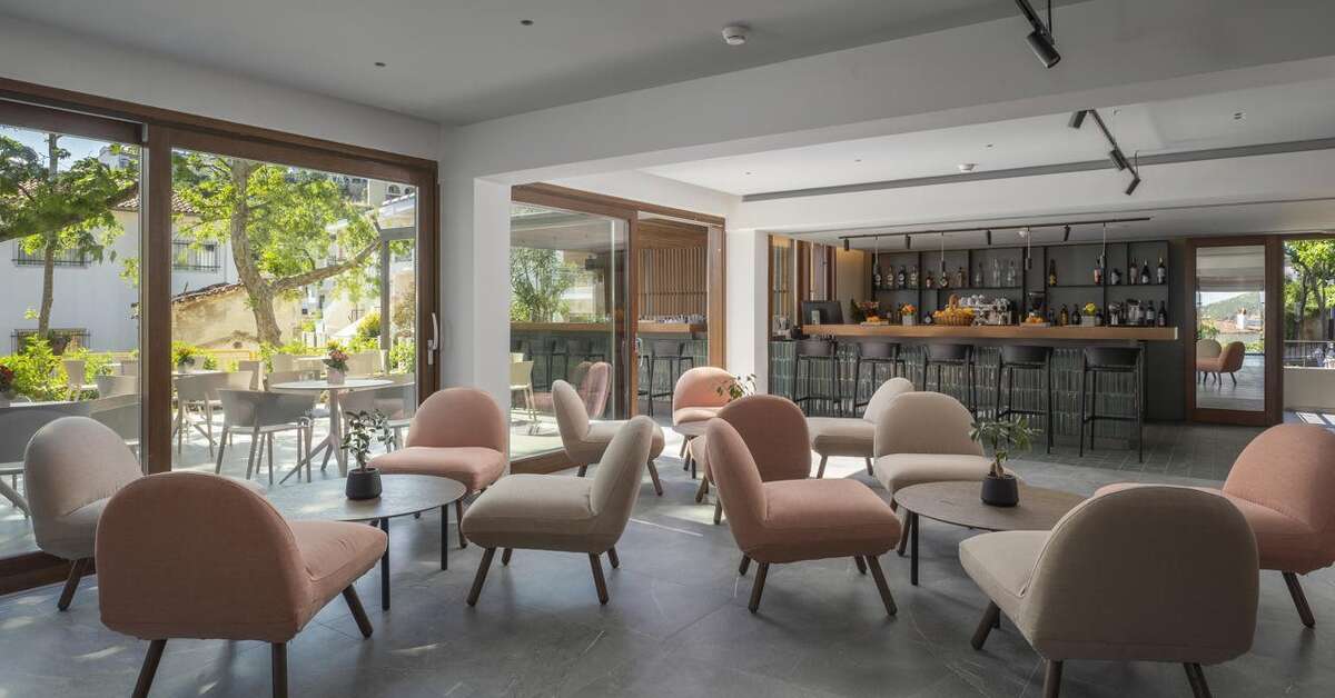 Een foto van het interieur van Hotel Alkyon