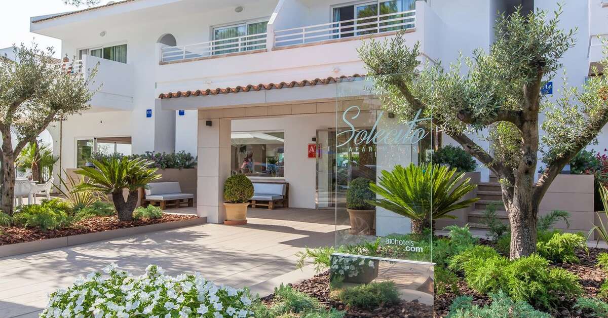 Een foto van de buitenkant van Solecito Alcudia Appartementen