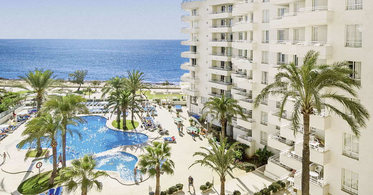 Een foto van het zwembad bij Aparthotel Playa Dorada