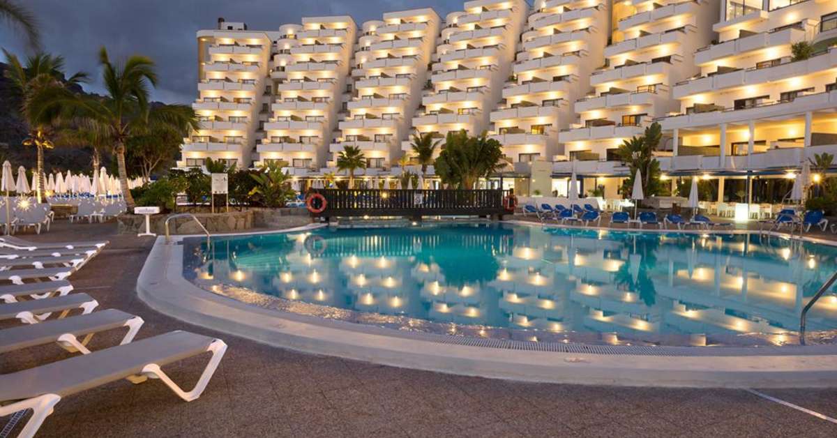 Een foto van het zwembad bij TUI Blue Suite Princess