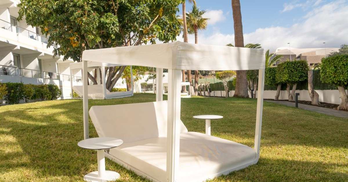 Een foto van het terras bij Hotel Coral Ocean View