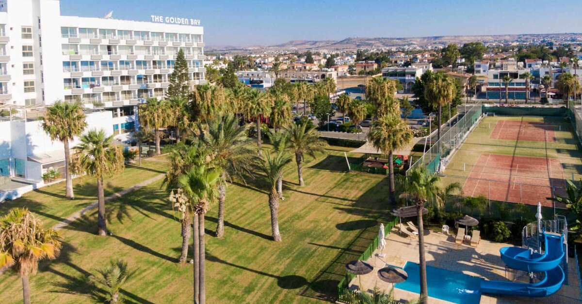 Een foto van The Golden Bay Beach Hotel
