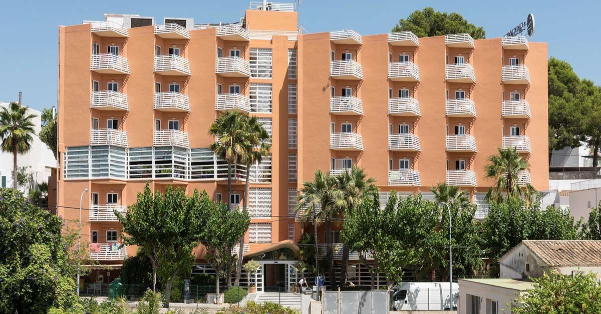 Een foto van de buitenkant van Allsun Hotel Paguera Vera Beach