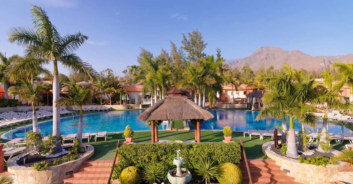 Een foto van het zwembad bij Green Garden Resort