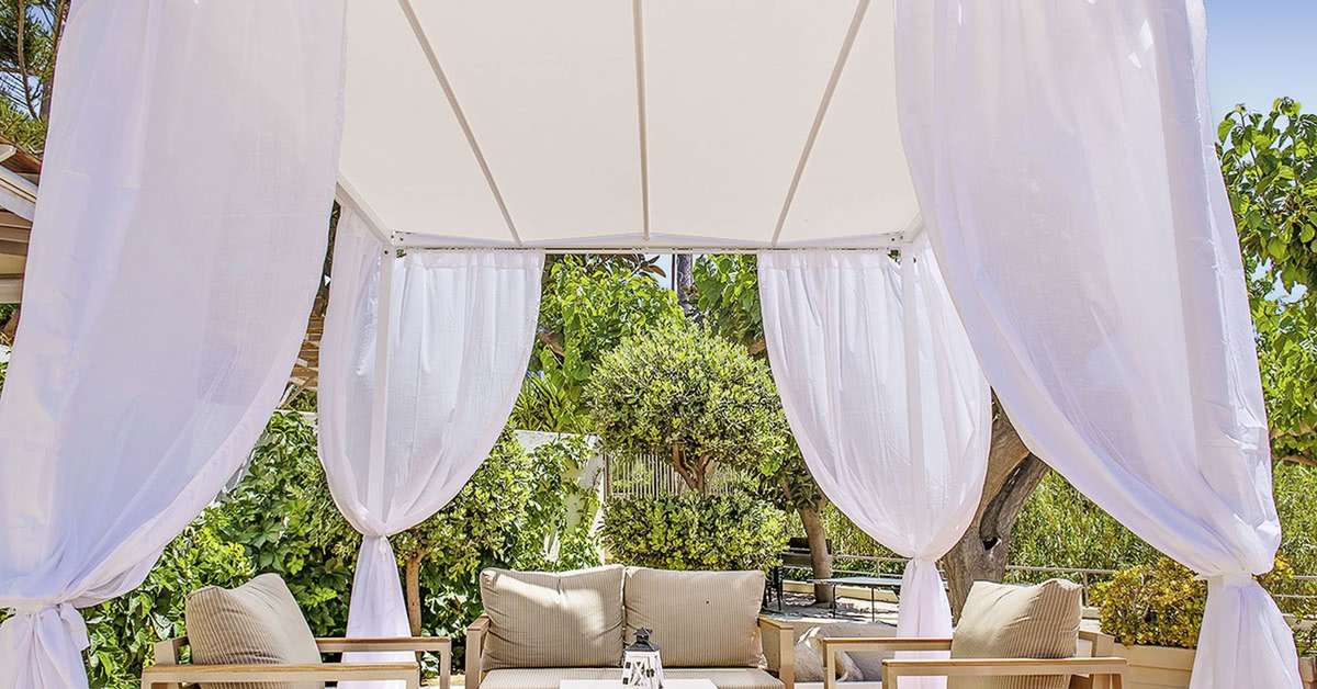 Ein Foto von der Terrasse im Scaleta Beach Hotel