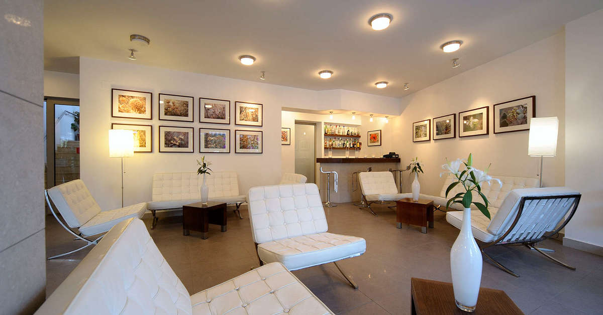 Een foto van het interieur van Glaros Hotel