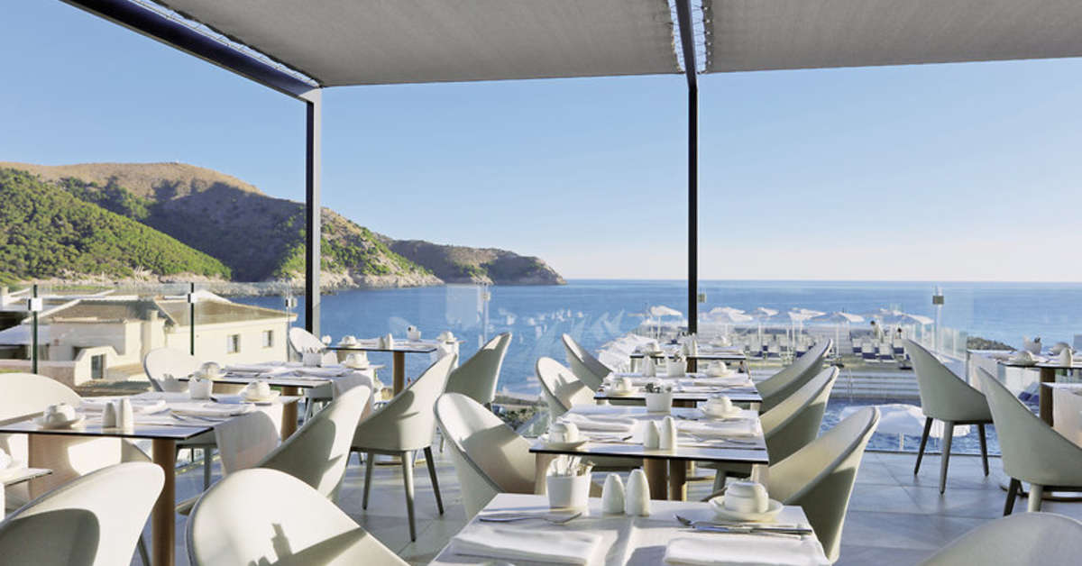 Een foto van het terras bij Mar Azul Pur Estil Hotel & Spa