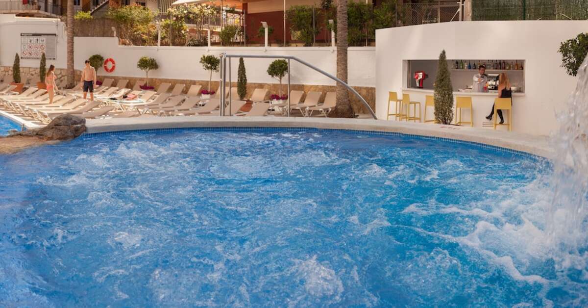 Een foto van het zwembad bij RH Princesa Benidorm