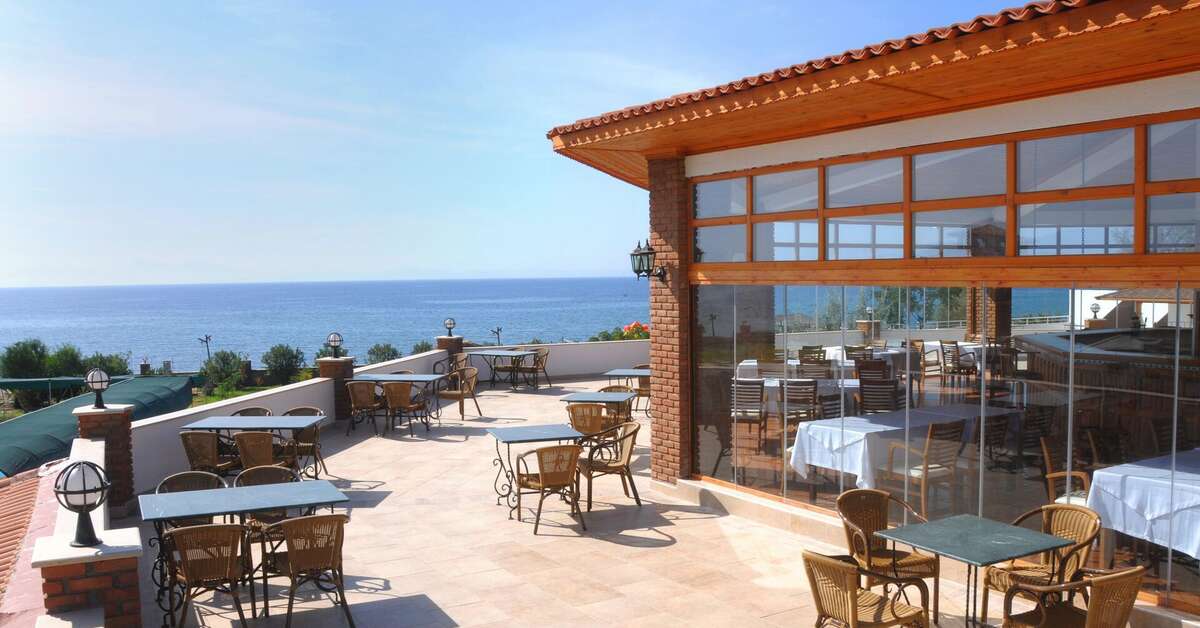 Een foto van het terras bij Angora Beach Resort