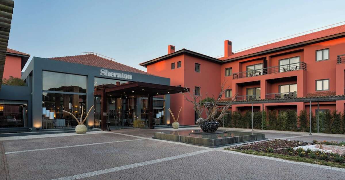 Een foto van de buitenkant van Sheraton Cascais Resort
