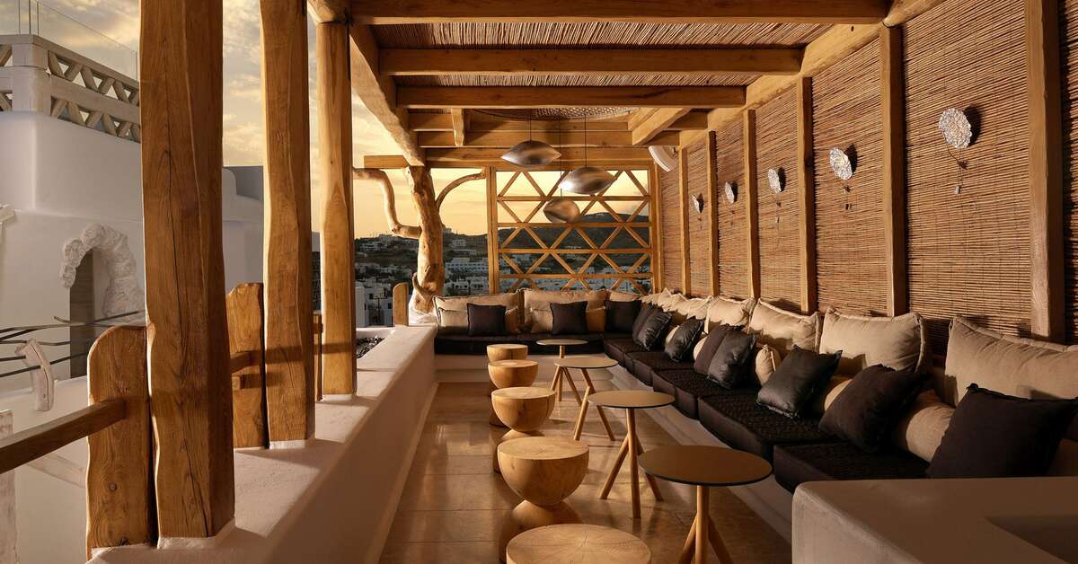 Een foto van het terras bij Kove Mykonos - A Myconian Collection Hotel