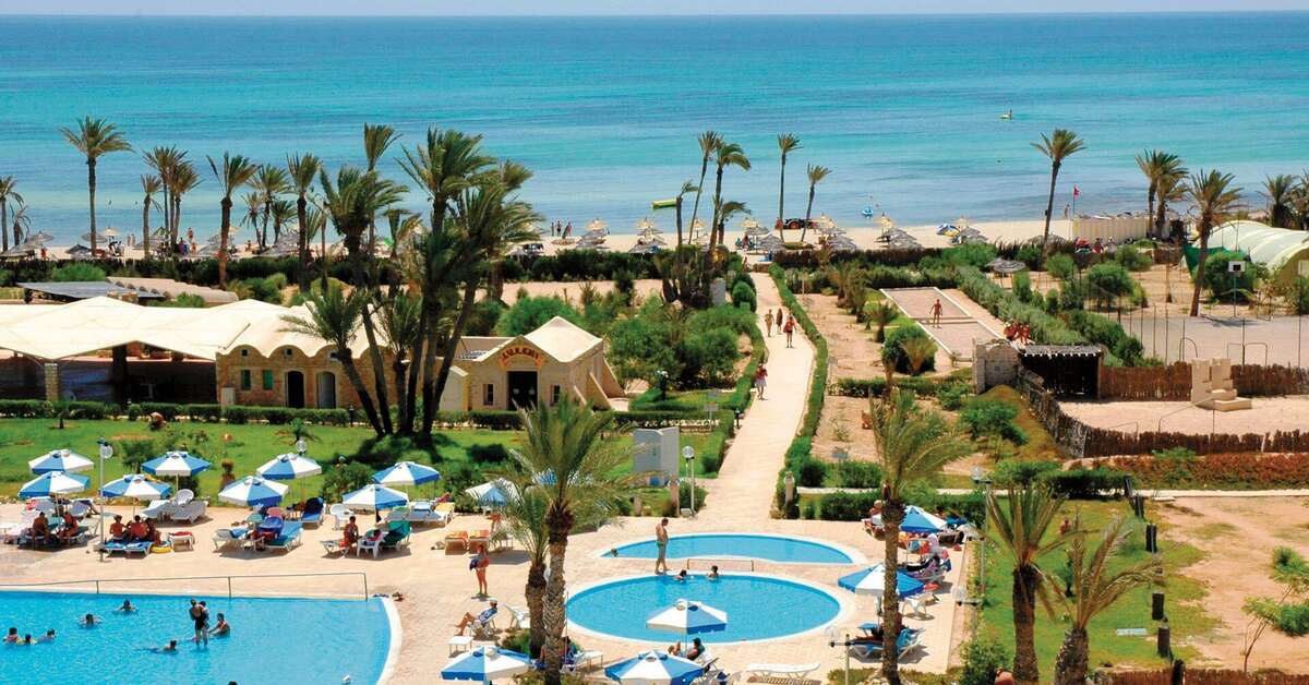 Een foto van het zwembad bij Hotel Djerba Castille