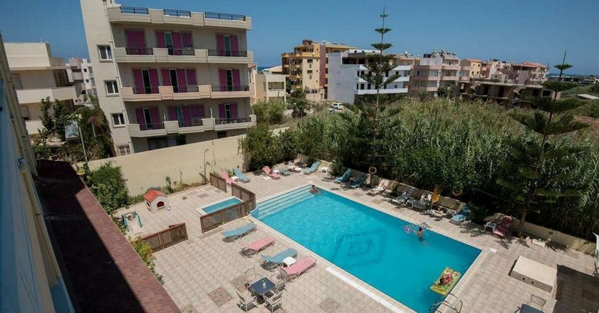 Ein Foto vom Pool im Hotel Eleni Palace