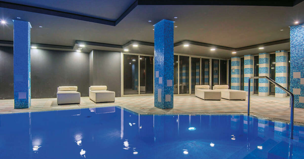 Een foto van het zwembad bij Globales Cala Bona Suites