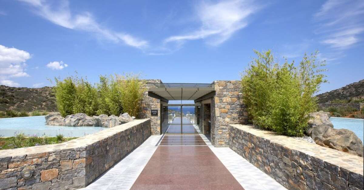Een foto van de buitenkant van Daios Cove Luxury Resort & Villas