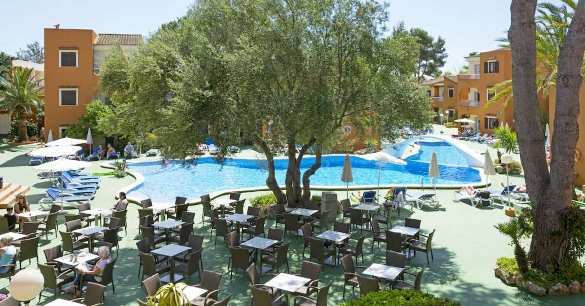 Een foto van het zwembad bij Cabot Club Torreblanca