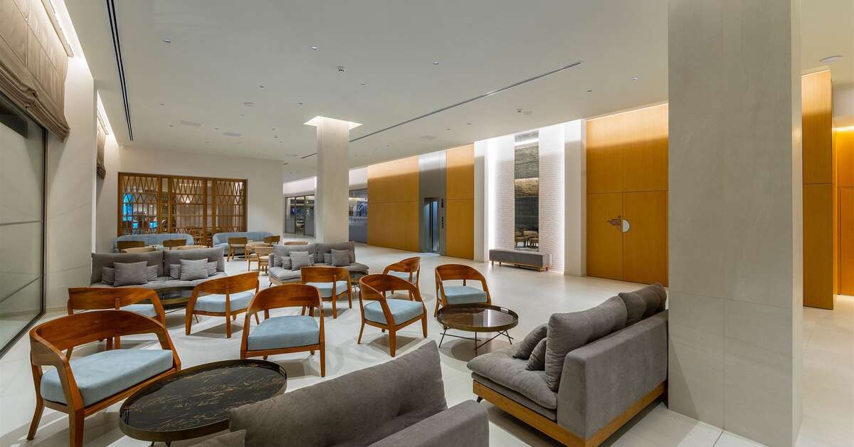 Een foto van het interieur van Faros Hotel