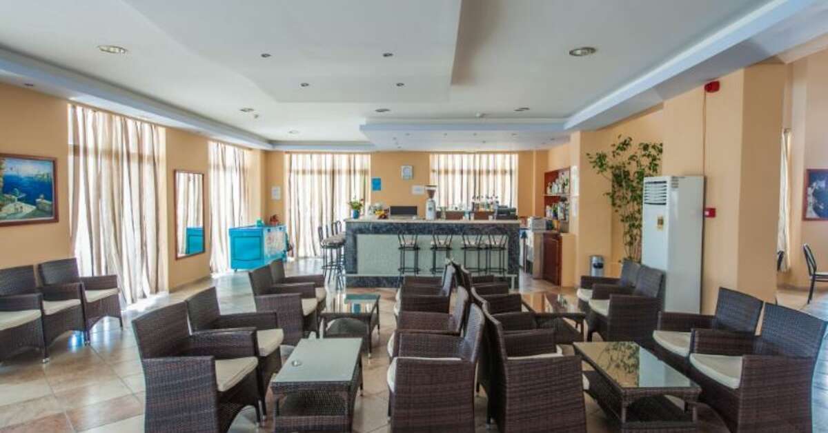 Een foto van het interieur van Aegean Bay Hotel