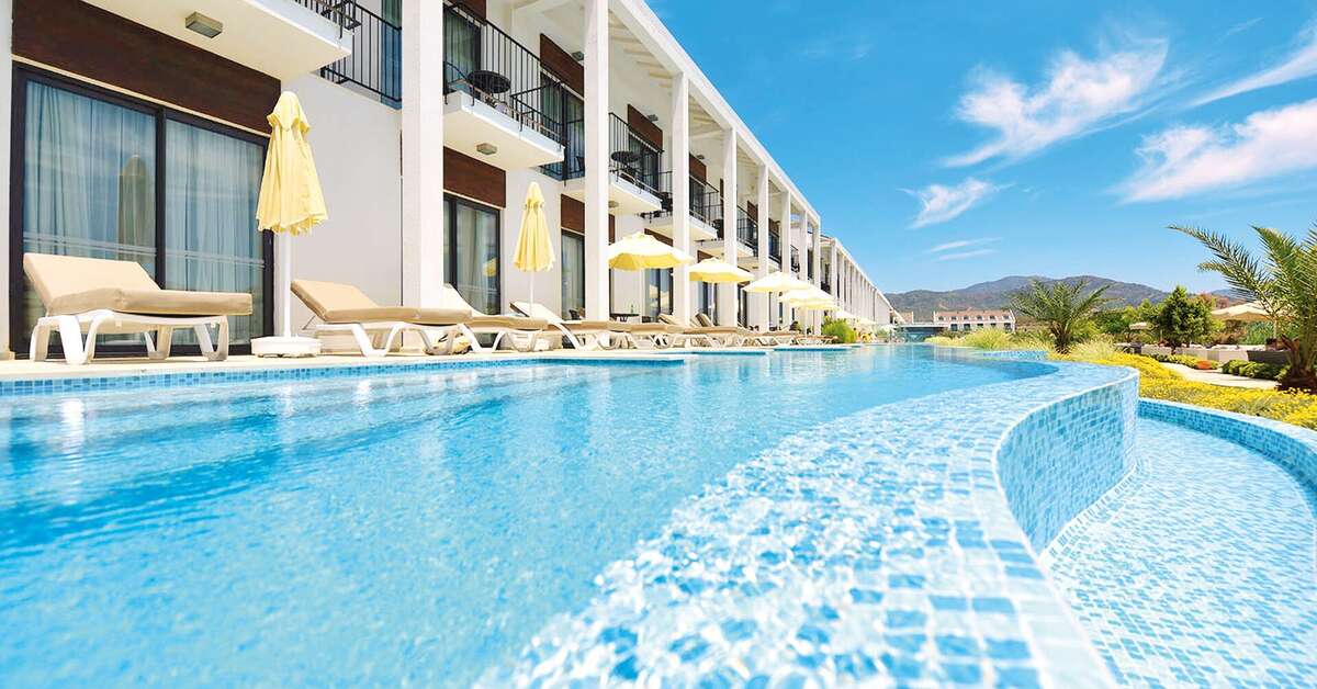Een foto van het zwembad bij Jiva Beach Resort