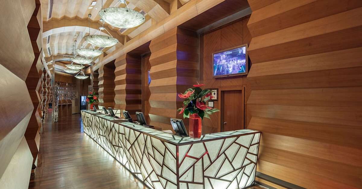 Een foto van het interieur van Rixos Sungate
