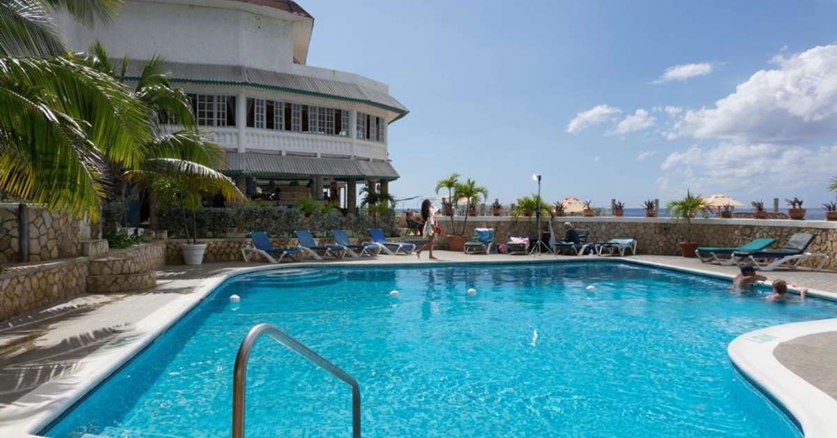 Een foto van het zwembad bij Samsara Cliff Resort