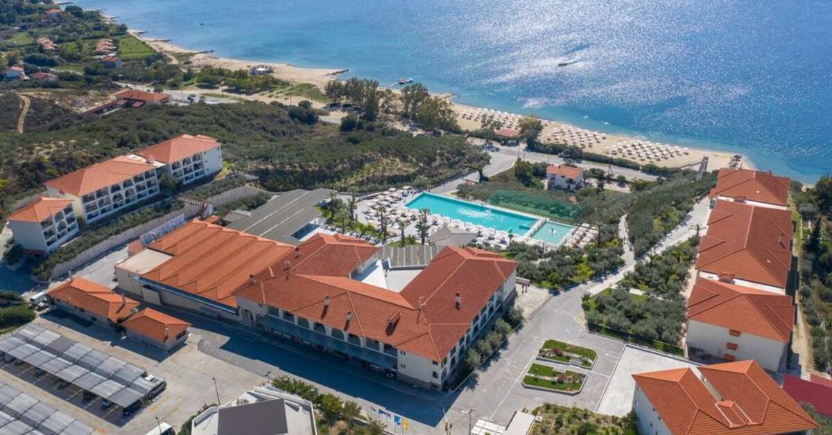 Een foto van het zwembad bij Akrathos Beach Hotel
