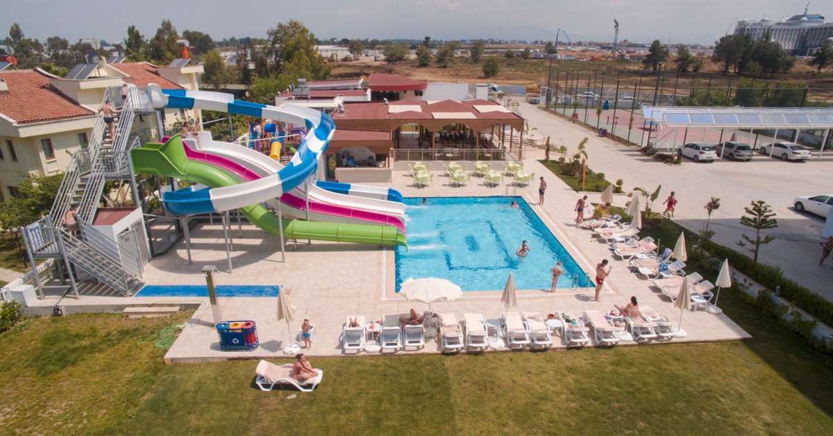 Een foto van het zwembad bij Maya World Park Hotel