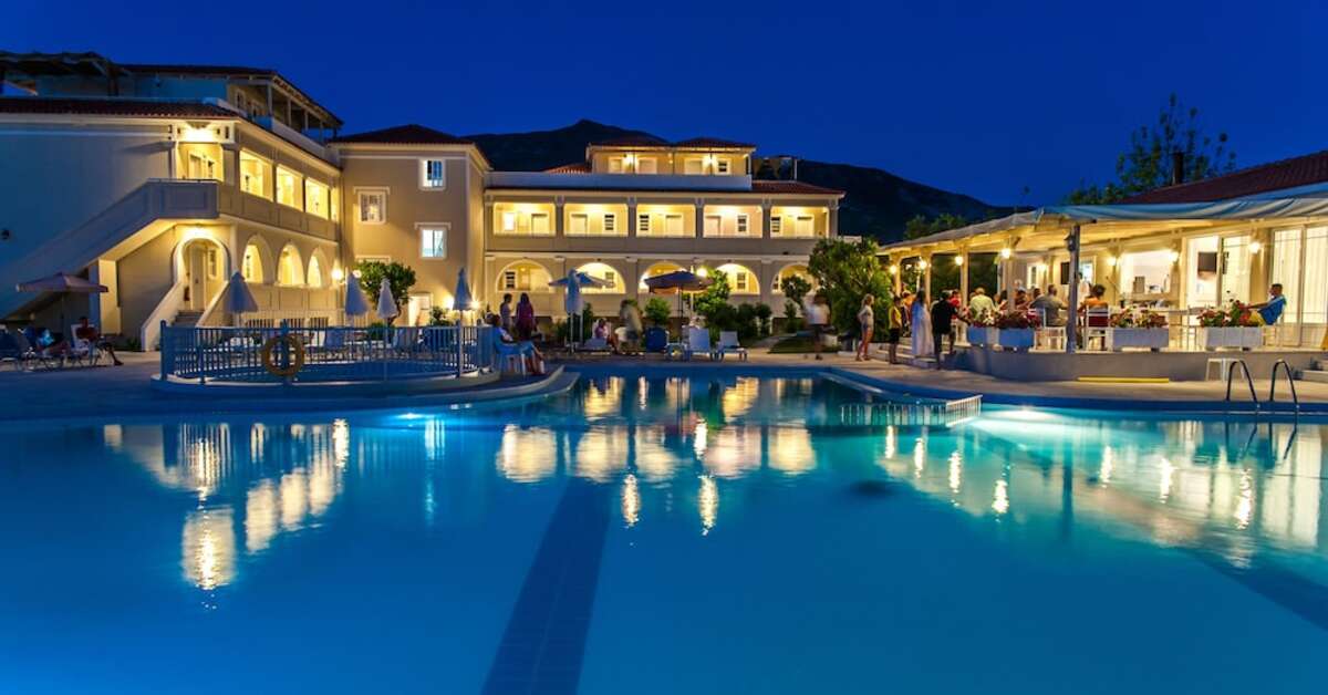 Een foto van het zwembad bij Surreal Klelia Beach Hotel