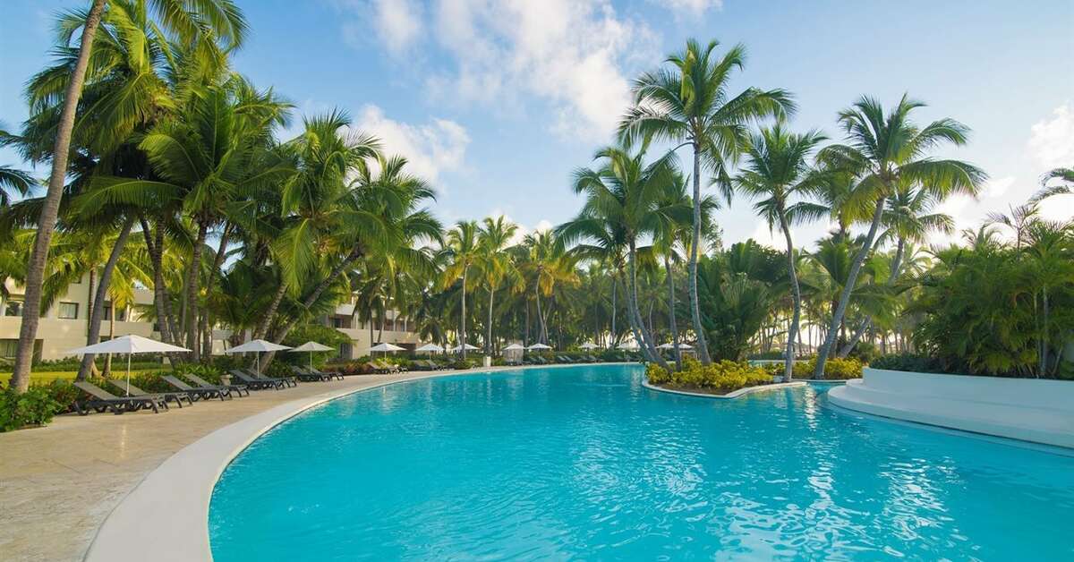 Een foto van het zwembad bij Catalonia Punta Cana