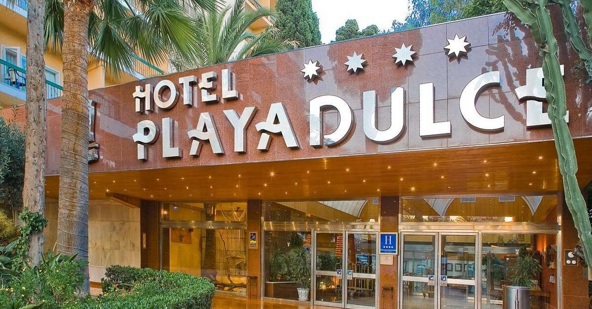 Een foto van de buitenkant van Playadulce Hotel