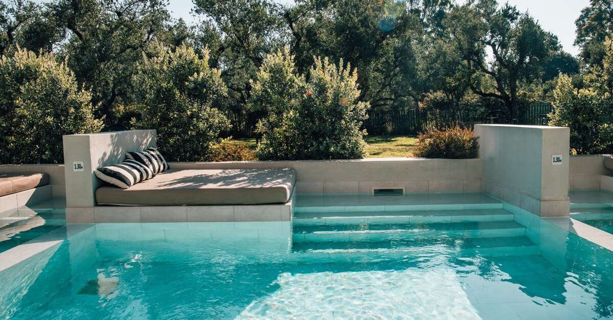 Een foto van het zwembad bij Castelli Hotel