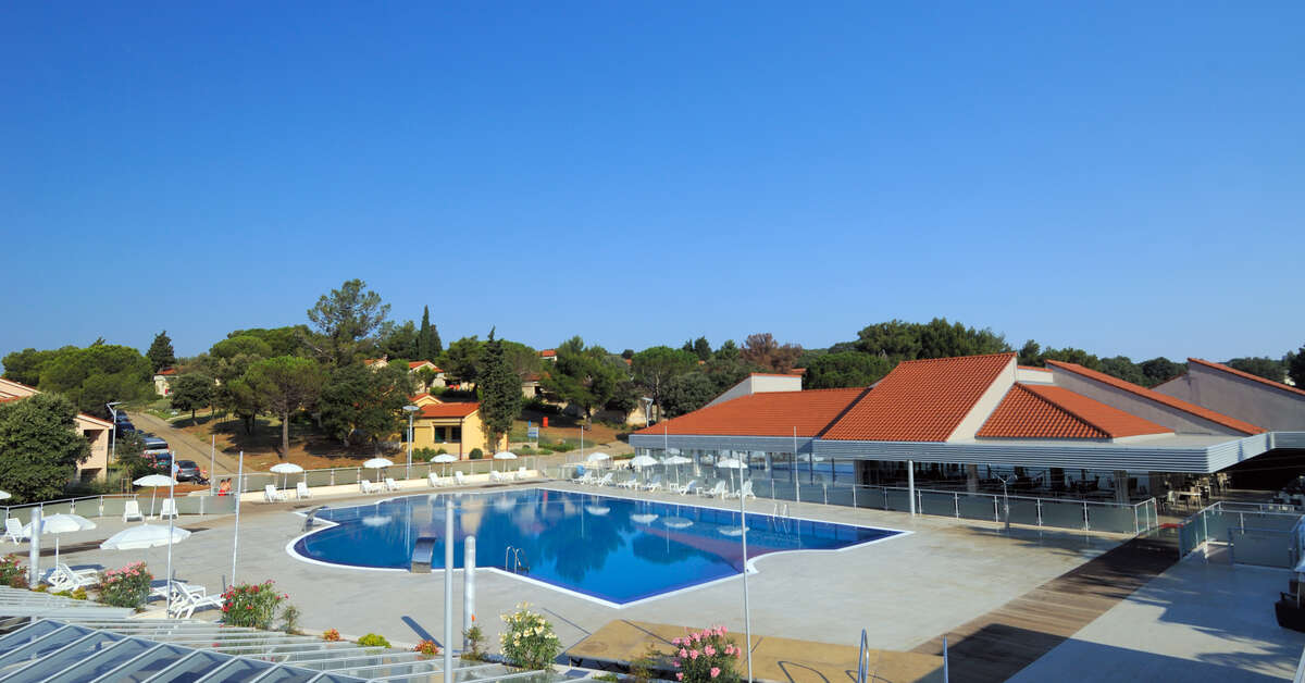 Een foto van het zwembad bij Petalon Resort