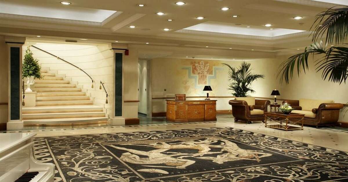Een foto van het interieur van Hotel Royal Olympic