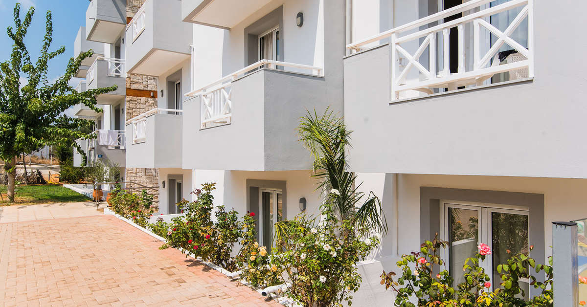 Een foto van de buitenkant van Vagelis Comfort Appartementen