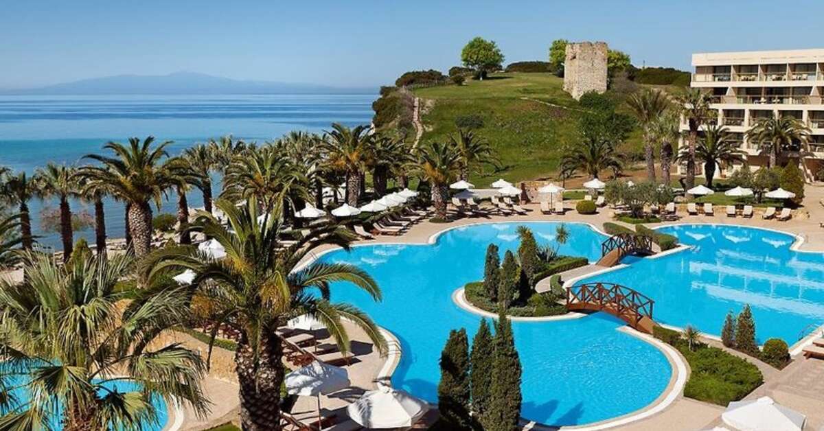 Een foto van het zwembad bij Sani Beach Hotel
