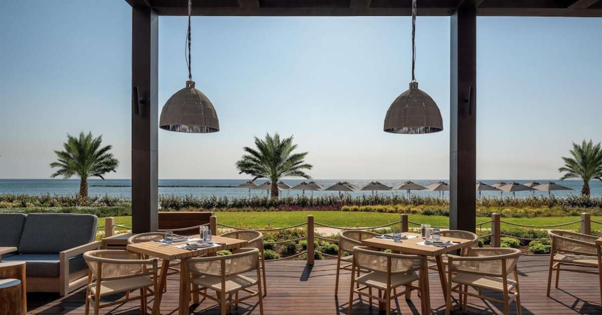 Een foto van het terras bij Amara Hotel