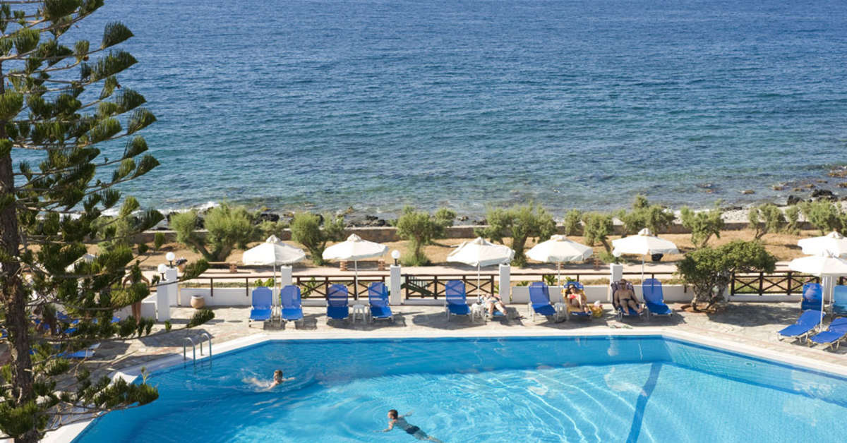 Een foto van het zwembad bij Maritimo Beach Hotel