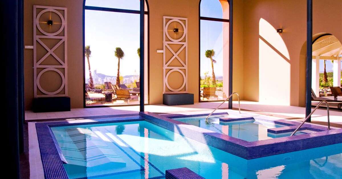 Een foto van het zwembad bij Melia Villaitana