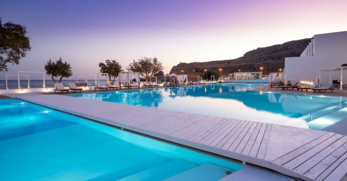 Een foto van het zwembad bij Kamari Plus Hotel