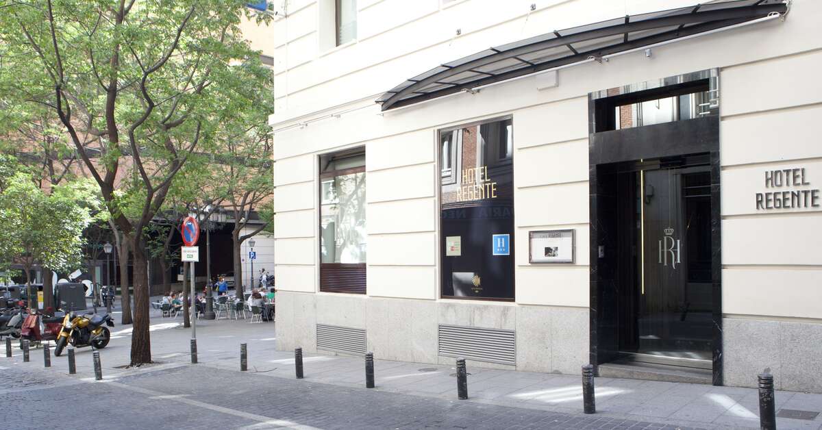 Een foto van de buitenkant van Hotel Regente Madrid