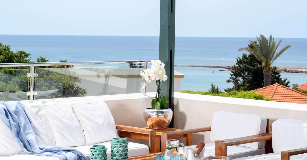 Een foto van het terras bij Mitsis Rodos Maris Resort & Spa